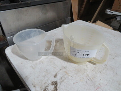 Assorted Measuring Cup. 2XBID.