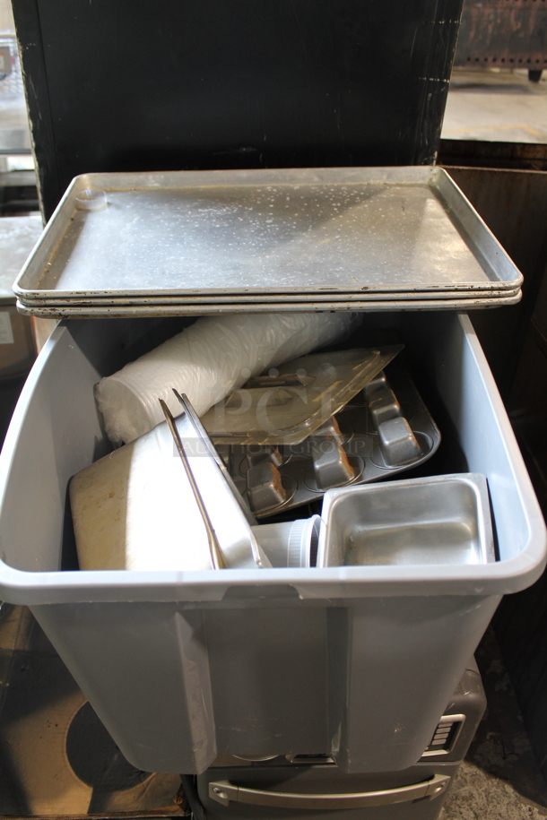 ALL ONE MONEY! Tier Lot of Various Items Including Metal Baking Pans - Image 2 of 6