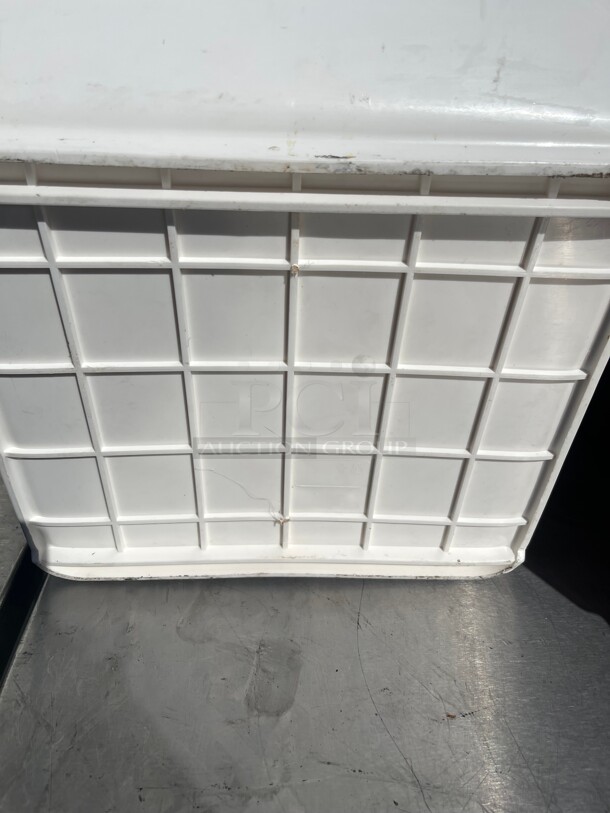 Winco IB-10S Shelf Ingredient Bin - 10 Gallon Capacity, Clear Lid/White Base NSF  - Image 6 of 9