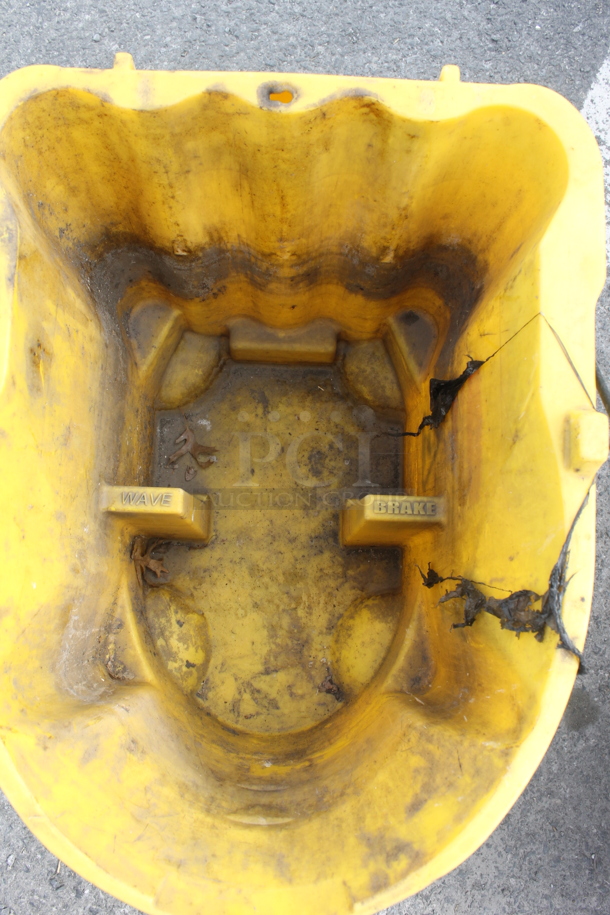Rubbermaid Mop Bucket - Image 2 of 5