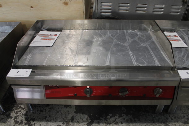 BRAND NEW SCRATCH AND DENT! Avantco 177EG30N Stainless Steel Commercial Countertop Electric Powered Flat Top Griddle w/ Thermostatic Controls. 208/240 Volts, 1 Phase.  - Image 1 of 7