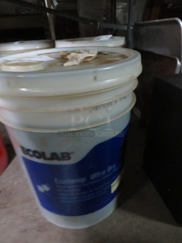 One 5 Gallon Bucket Of Ecolab Ultra Dry. NO SHIPPING!!!! - Image 1 of 1