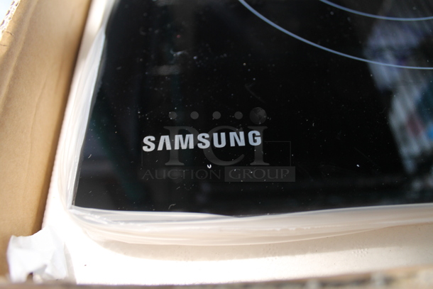 BRAND NEW IN BOX! 2022 Samsung NZ24T4360RK Metal Commercial Electric Powered Drop In 4 Burner Range. 208/240 Volts. - Image 7 of 8