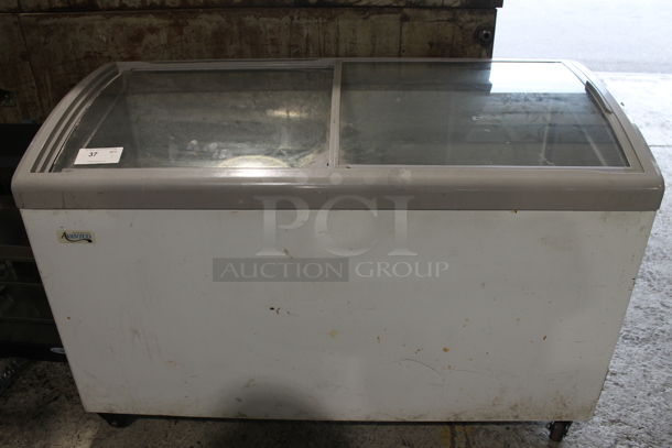 Avantco 360ICFC13 Metal Commercial Floor Style Chest Freezer Merchandiser on Commercial Casters. 115 Volts, 1 Phase. Tested and Working! - Image 1 of 11