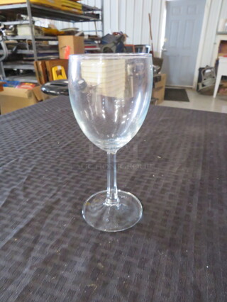 NEW Stem Wine Glass. 12XBID