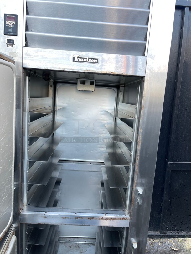 Clean! Traulsen G14310 Solid Door 1 Section Hot Food Holding Cabinet with Right Hinged Door NSF 1120/220 Volt 1 Phase Tested and Working! - Image 5 of 8