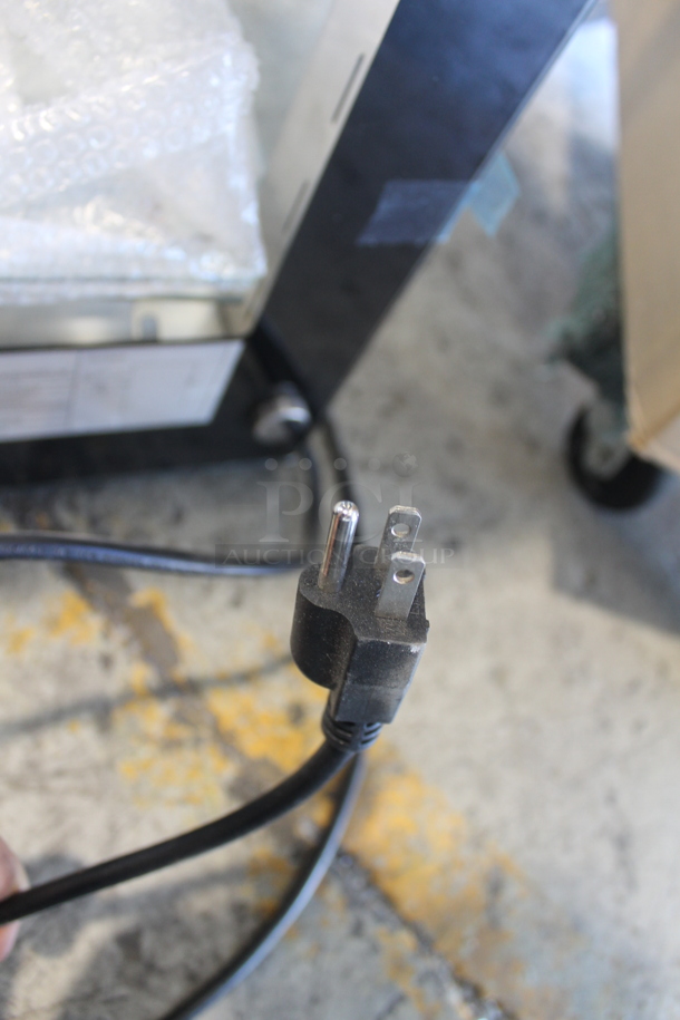 BRAND NEW SCRATCH AND DENT! KoolMore DC-3CB Metal Commercial Countertop Dry Display Case Merchandiser. 110-120 Volts, 1 Phase. - Image 6 of 7