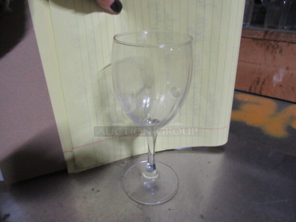 NEW Arcoroc 8.5oz Stem Wine Glass. 12XBID.