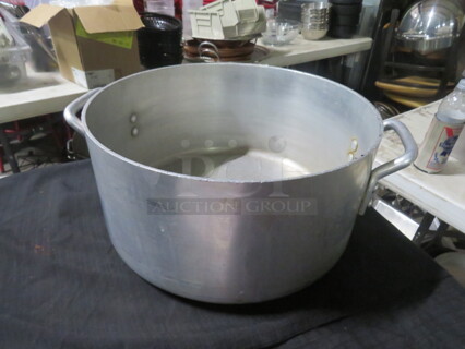 One 14.5X7.5 Aluminum Stock Pot.