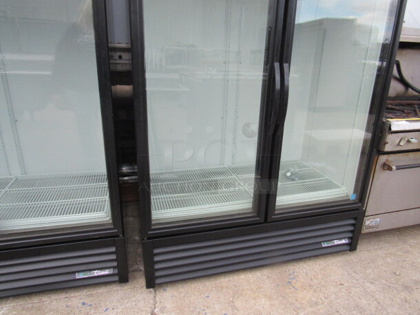 One True 2 Door Glass Display Cooler With 6 Racks. Working Not COLD. 115 Volt. Model# GDM-49-HC-TSLO1. 54X31X78.5 - Image 2 of 4