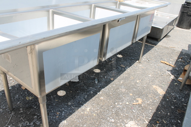 BRAND NEW SCRATCH AND DENT! Regency 600S32424224 124" 16-Gauge Stainless Steel Three Compartment Commercial Sink with 2 Drainboards. Bays 24x24x12. Drain Boards 22x26x1 - Image 9 of 9