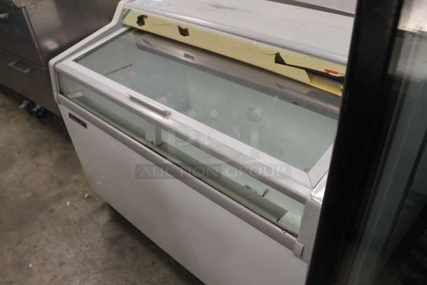 Turbo Air TGF-9F Metal Commercial Open Chest Freezer Merchandiser. 115 Volts, 1 Phase. Tested and Working! - Image 3 of 6