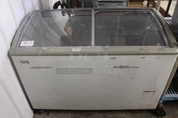 Avantco 360ICFC12 Metal Commercial Chest Freezer Merchandiser on Commercial Casters. 115 Volts, 1 Phase. Tested and Powers On But Does Not Get Cold - Image 1 of 6