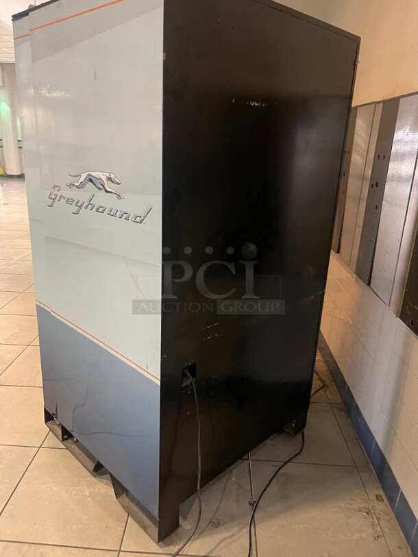 Money Maker! Seaga Infinity INF5S Commercial Snack Vending Machine Comes With CC Reader and Money Holder 115 Volt With Keys NSF Tested and Working! 40x37x72 - Image 6 of 9