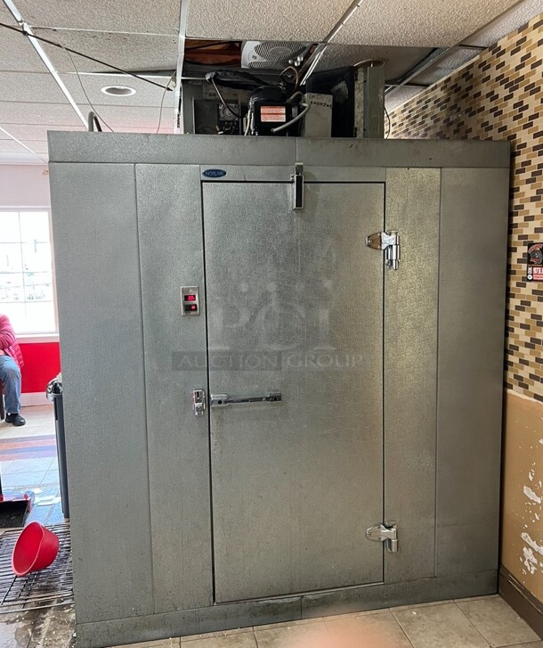 6'x6'x7' Norlake Self Contained Walk In Box w/ Copeland Model RST64C1E-CAV-959 Compressor and Norlake Model CPF100DC-A Condenser. Does Not Have Floor. 208-230 Volts, 1 Phase. Picture of the Unit Before Removal Is Included In the Listing.