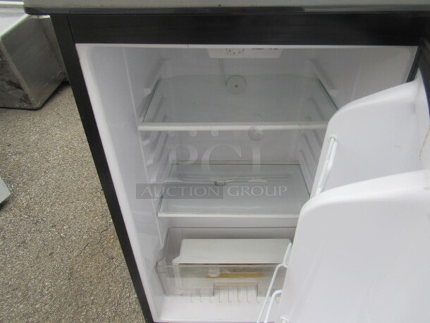One Magic Chef Refrigerator/Freezer. 115 Volt. Model# MCBR415S. 19X18X49.5 - Image 2 of 2