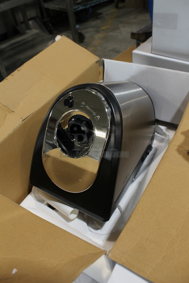 2 BRAND NEW IN BOX! Jasun JSMG 303 Metal Countertop Electric Meat Grinder. 110 Volts, 1 Phase. 2 Times Your Bid! - Image 5 of 6