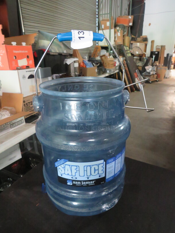 One San Jamar Ice Bucket