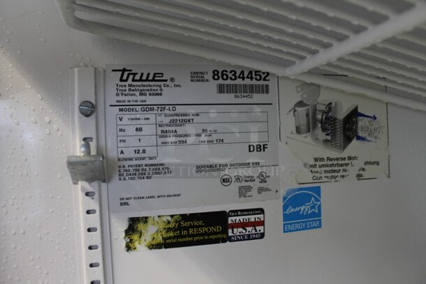 2015 True GDM-72F-LD ENERGY STAR Metal Commercial 3 Door Reach In Freezer Merchandiser w/ Poly Coated Racks. 115/208-240 Volts, 1 Phase. - Image 6 of 6