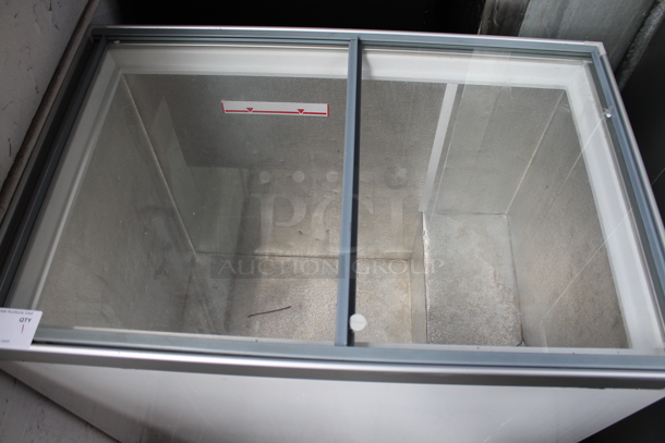 Vestfrost SCF940 Metal Commercial Chest Freezer Merchandiser. 115 Volts, 1 Phase. Tested and Working! - Image 3 of 6