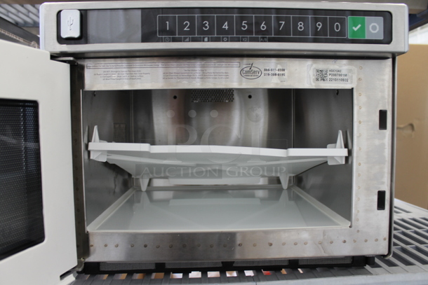 BRAND NEW SCRATCH AND DENT! 2022 Amana HDC12A2 Stainless Steel Commercial Countertop Microwave Oven. 120 Volts, 1 Phase.  - Image 3 of 4
