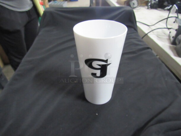 NEW Symglass Pubware Unbreakable 16oz Pint Glass With The George Jones Logo. Dishwasher/Microwave/Freezer Safe. 12XBID - Image 1 of 1