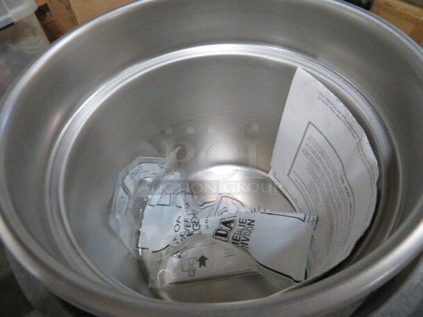 One NEW Vollrath 7 Quart Heat And Serve. Model# 72018. 120 Volt. 800 Watt. - Image 3 of 3