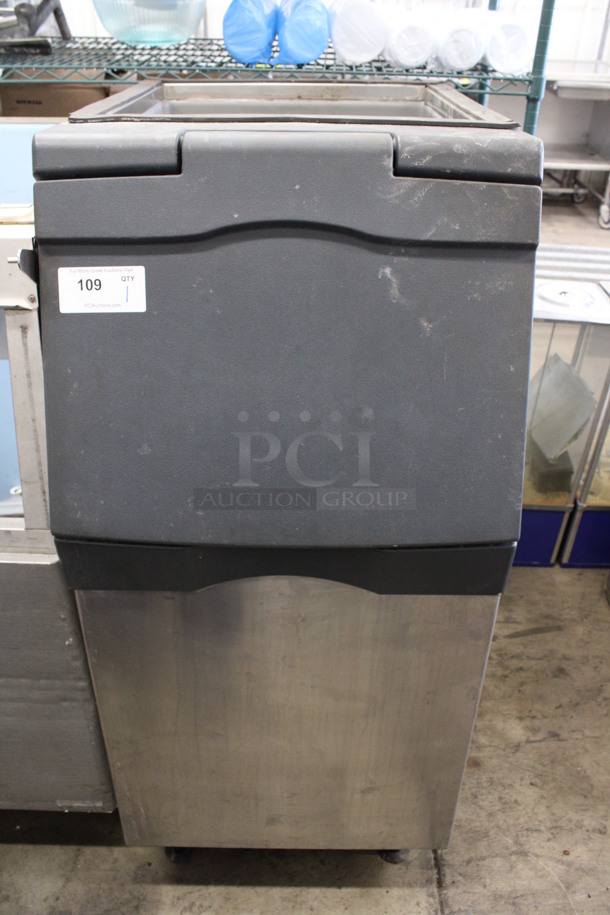 Scotsman Model B322S Stainless Steel Commercial Ice Bin. Goes GREAT w/ Lot # 108! 23x34x51