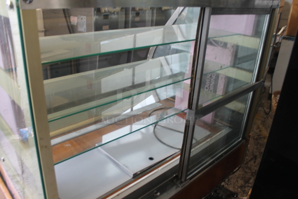 Igloo Marta 1.3W Metal Commercial Floor Style Deli Display Case Merchandiser w/ Glass Shelves. 115 Volts, 1 Phase. Tested and Powers On But Does Not Get Cold - Image 5 of 6