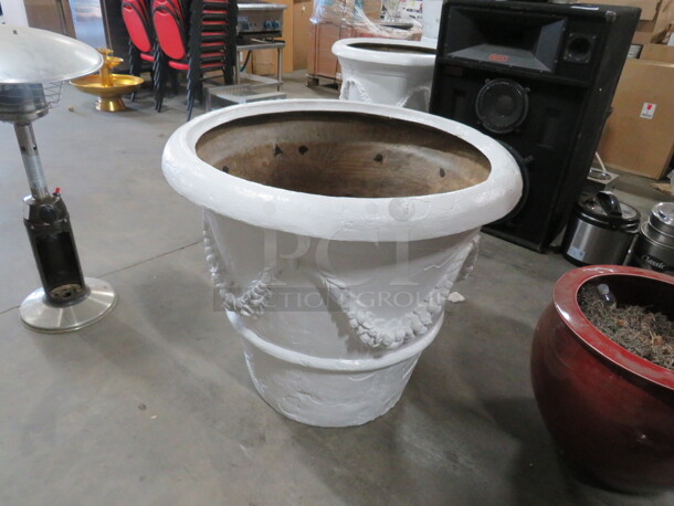 One AWESOME Lightweight HUGE White Pot. 36X32