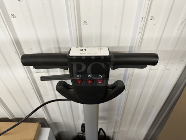 BRAND NEW SCRATCH AND DENT! Lavex 274AFS3ELC Metal Commercial Floor Scrubber Cleaning Machine. 120 Volts, 1 Phase. Tested and Working! - Image 4 of 6