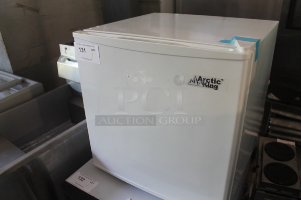 Arctic King AUFM011AEW Mini Freezer. 115 Volts, 1 Phase. Tested and Working! - Image 3 of 6