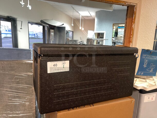 Clean! Cambro Cam GoBox® Black Top Loading EPP Insulated Food Pan Carrier - 8inch Deep Full-Size Pan Max Capacity  NSF - Image 1 of 7