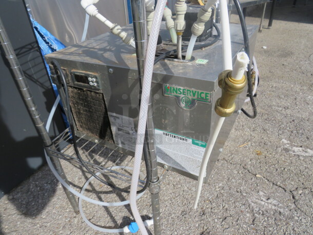 One Vinservice Flat Glycol System With Metro Shelf, carbonator and Pump, Tank And Regulator. 115 Volt.   - Image 2 of 5