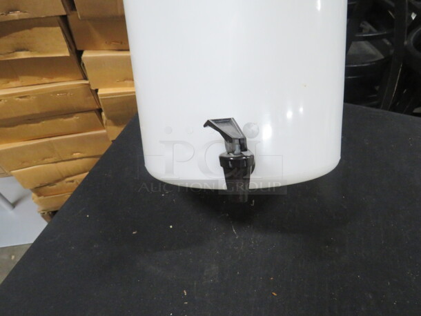 One NEW Carlisle 5 Gallon Drink Dispenser With Lid And Spigot.  - Image 2 of 3