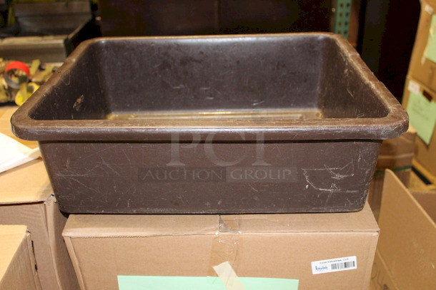 UniRoyal Royalite Bus Tub / Utility Box, 7 1/8 gal Capacity. 3x Your Bid
21-1/2x17-1/8x7  - Image 3 of 4