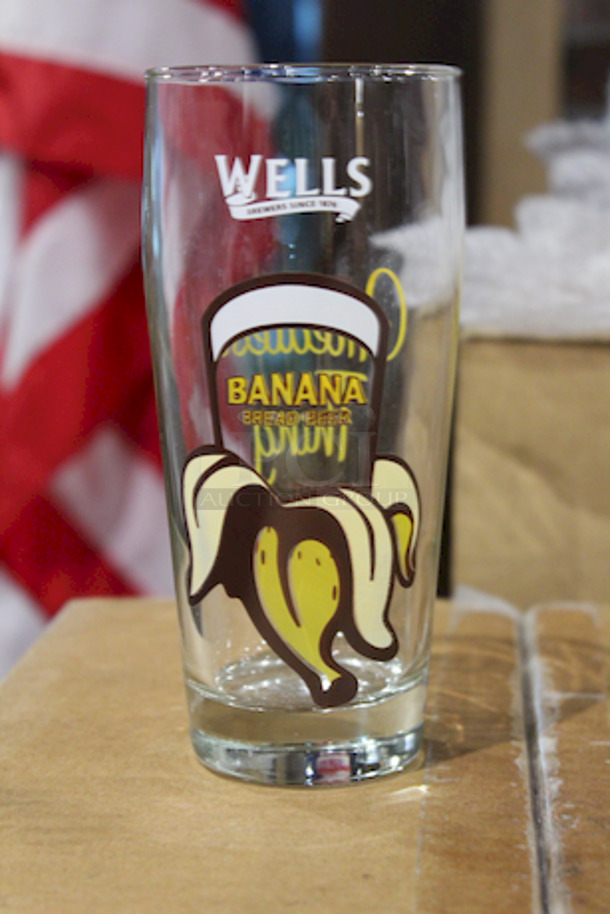 VINTAGE! Wells Brewing 16oz Banana Bread Beer Pint Glasses. Glasses Have Etched Nucleator In The Bottom. 

