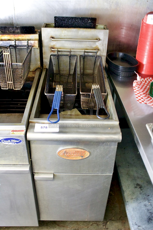 Avantco 40lbs Deep Fryer On Adjustable Bullet Feet. 