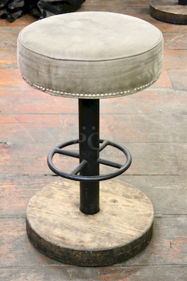 OUTSTANDING! Backless Bar Stool With 4-1/2