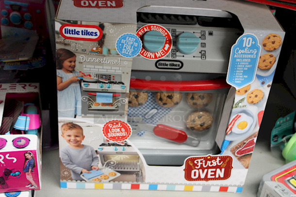 ALL NEW TOYS!! (2) Nickelodeon Jo Jo Siwa CD & G Karoke, (1) Emoji Table Cover 58"x84" #50773W, (2) Rollers Glow & Roll (1 blue, 1 Pink), (1) Little Tikes First Washer-Dryer, (1) Little Tikes First Oven, (1) Arcade Retro, (1) Nickelodeon Paw Patrol Scoot Racer, (1) Hasbro Gaming Road Trip Sorry! With Portable Case. 8x Your Bid 12 Items in Total - Image 5 of 8