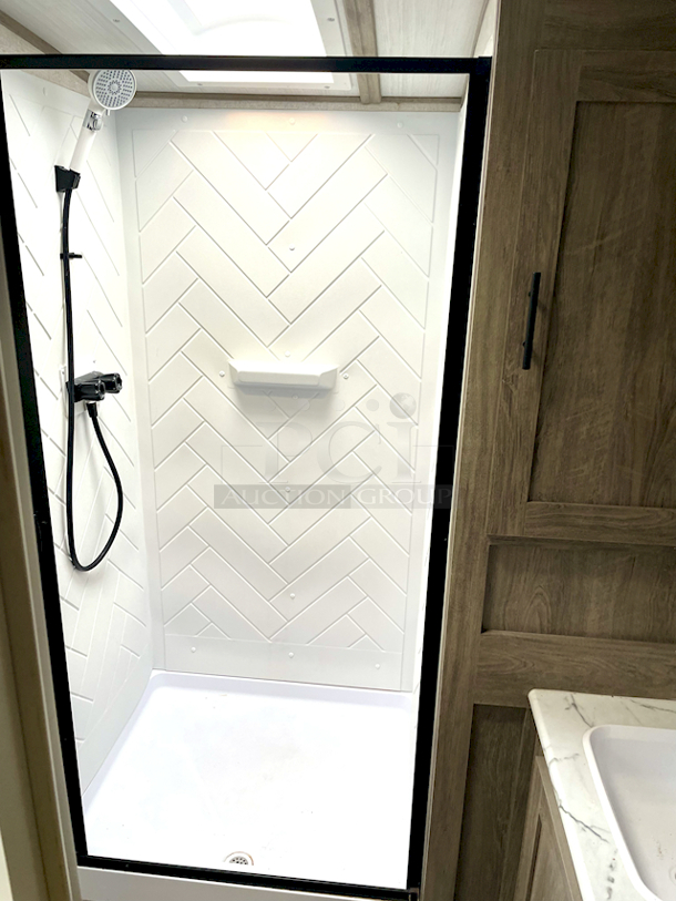  ⭐️⭐️ DO NOT BID ON THIS LOT ⭐️⭐️      
  ⭐️PHOTOS OF TRAILER INTERIOR⭐️
MORE PHOTOS AND VIDEO ON OUR FACEBOOK  AND YOUTUBE PAGE - CONTACT US WITH ANY QUESTIONS BY PHONE OR EMAIL     - Image 9 of 12