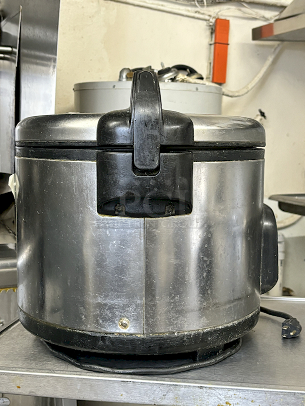 SWEET! 30-Cup CUCKOO CR-3032 Rice Cooker. 120V~/60Hz 1460W AC. Used to keep rice warm. Will NOT cook rice.  - Image 3 of 5