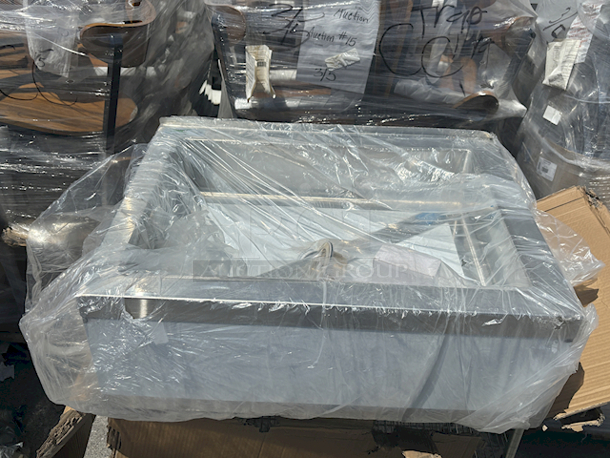BRAND NEW SCRATCH & DENT! Regency 33" 16-Gauge Stainless Steel One Compartment Floor Mop Sink - 28" x 20" x 6" Bowl - Image 2 of 4