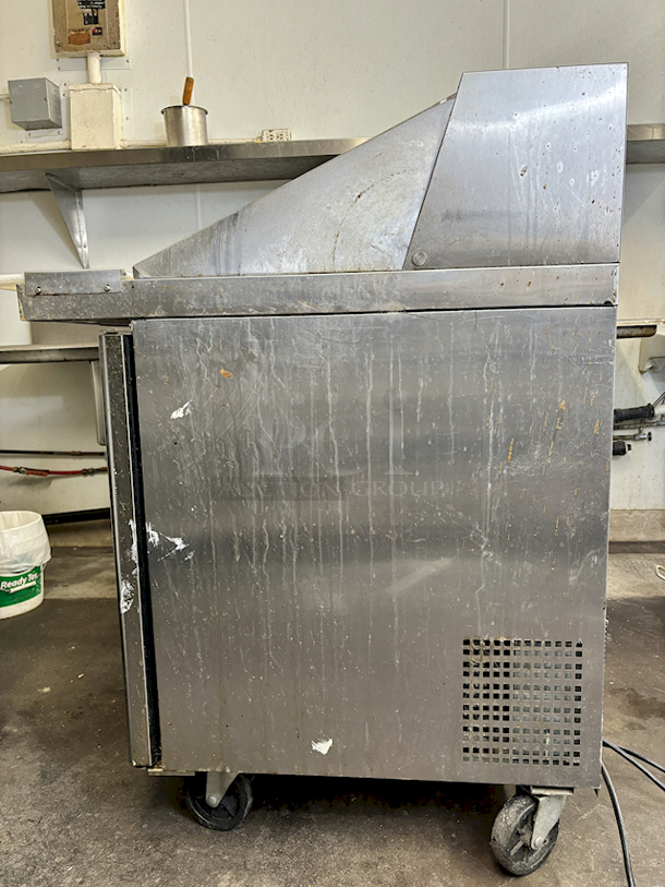 CERTIFIED WORKING! US Refrigeration USSMV-28 Mega Top Refrigerator Stocked Full Of 1/6 Pans. On Commerical Casters. Gets Down To & Holds Temperature Between 33-45* F. 115v. 28x37x48 - Image 6 of 8