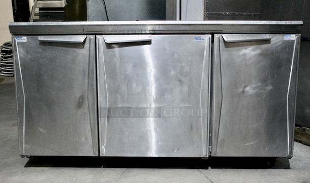BEAUTIFUL! Randell 9602 60'' 3 Door Worktop Refrigerator. 115v/60hz/6amp

60x29x33

 - Image 2 of 8
