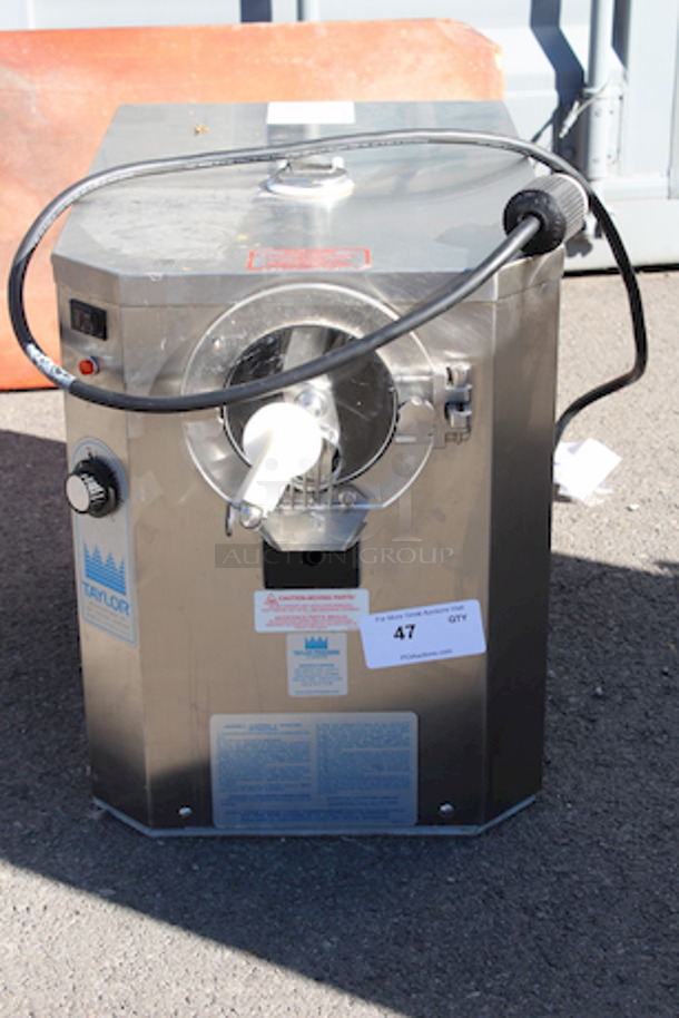 OUTSTANDING! Taylor Soft Serve Model 104-27 208-230v, 60hz - Image 2 of 7