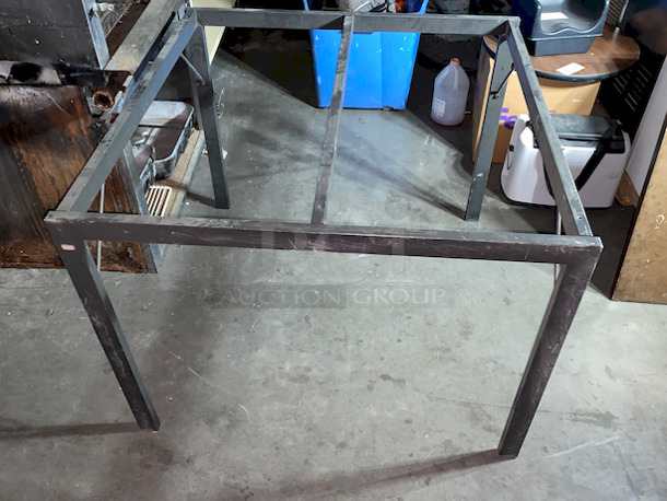 Metal Table Frame

40x40x30 - Image 3 of 5