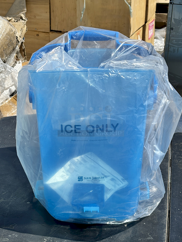 BRAND NEW! San Jamar SILD6000 6 Gallon Polypropylene Square Ice Tote - Image 2 of 5