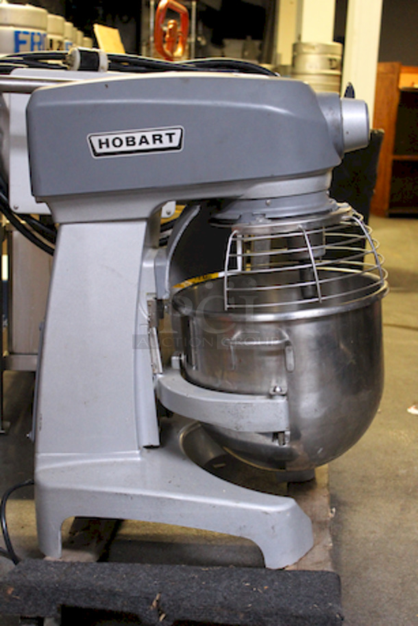 Hobart Legacy H20 20qt Mixer, 120 Volt. Includes (2) Attachments.  19 1/8x23 1/2x29.
Turns on But Doesn't Switch Gears.  - Image 3 of 9