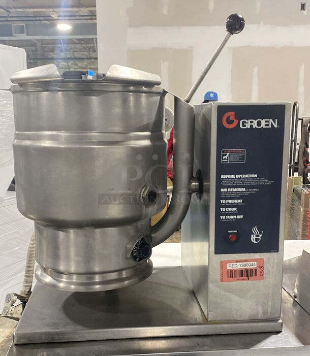 Groen TDB-20C Countertop Electric Tilting Kettle w/ 20 Qt. Capacity
 - Image 4 of 5